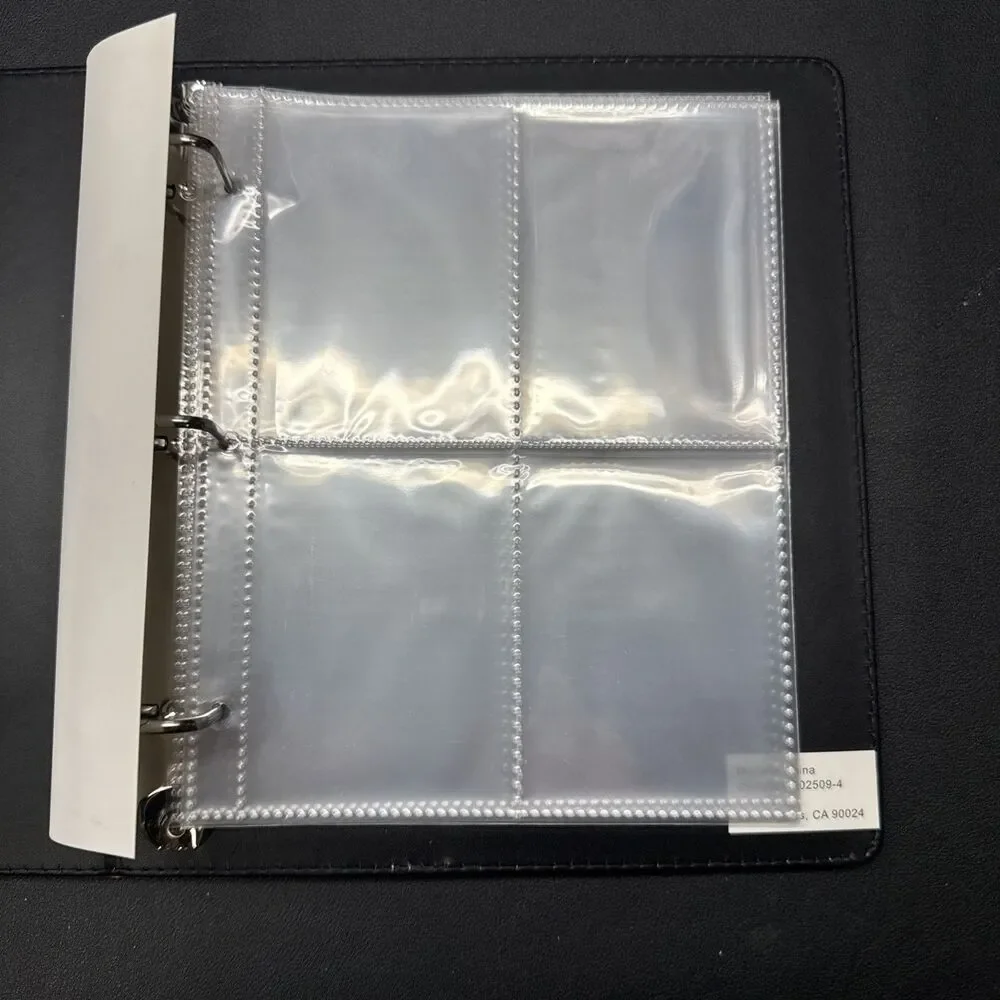 NEW 2026 Topps Collectors Binder with 10 4-Pocket Pages. Holds 80 Cards. - Picture 2 of 5